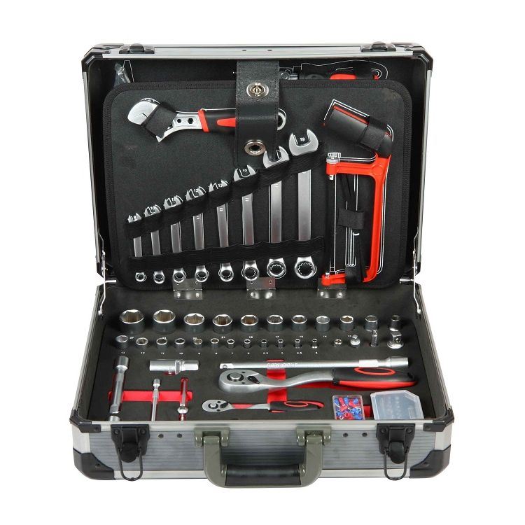 What are the common tools in the auto repair tool kit?